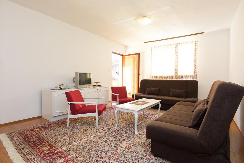 Apartment Bob *
